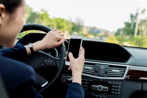 using mobile phone while driving | reducing risks