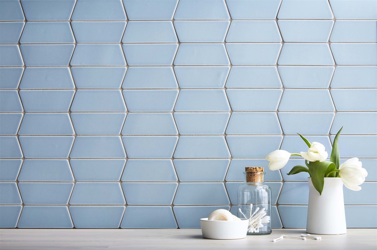 white flowers, soapdish, and a bottle in a tile wall | Chattanooga Home Inspector | Tile Chattanooga