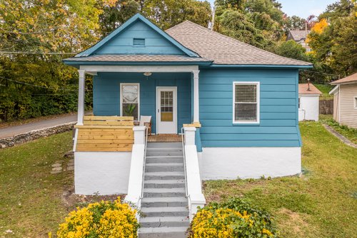 Yellow Door Vacation Rentals - WEST BELL