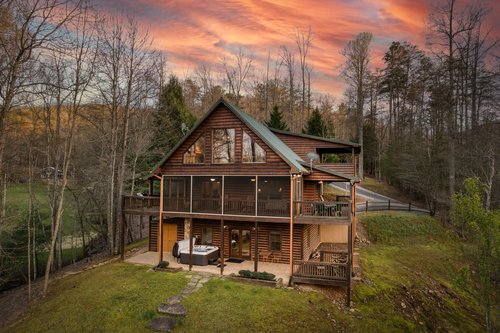 LAZY BEAR LODGE - BLUE RIDGE, GA - Yellow Door Vacation Rentals