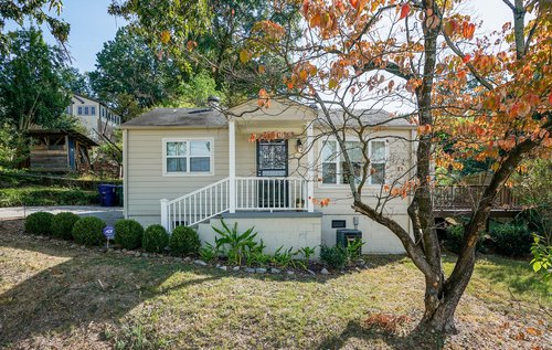 Yellow Door Vacation Rentals - woodland